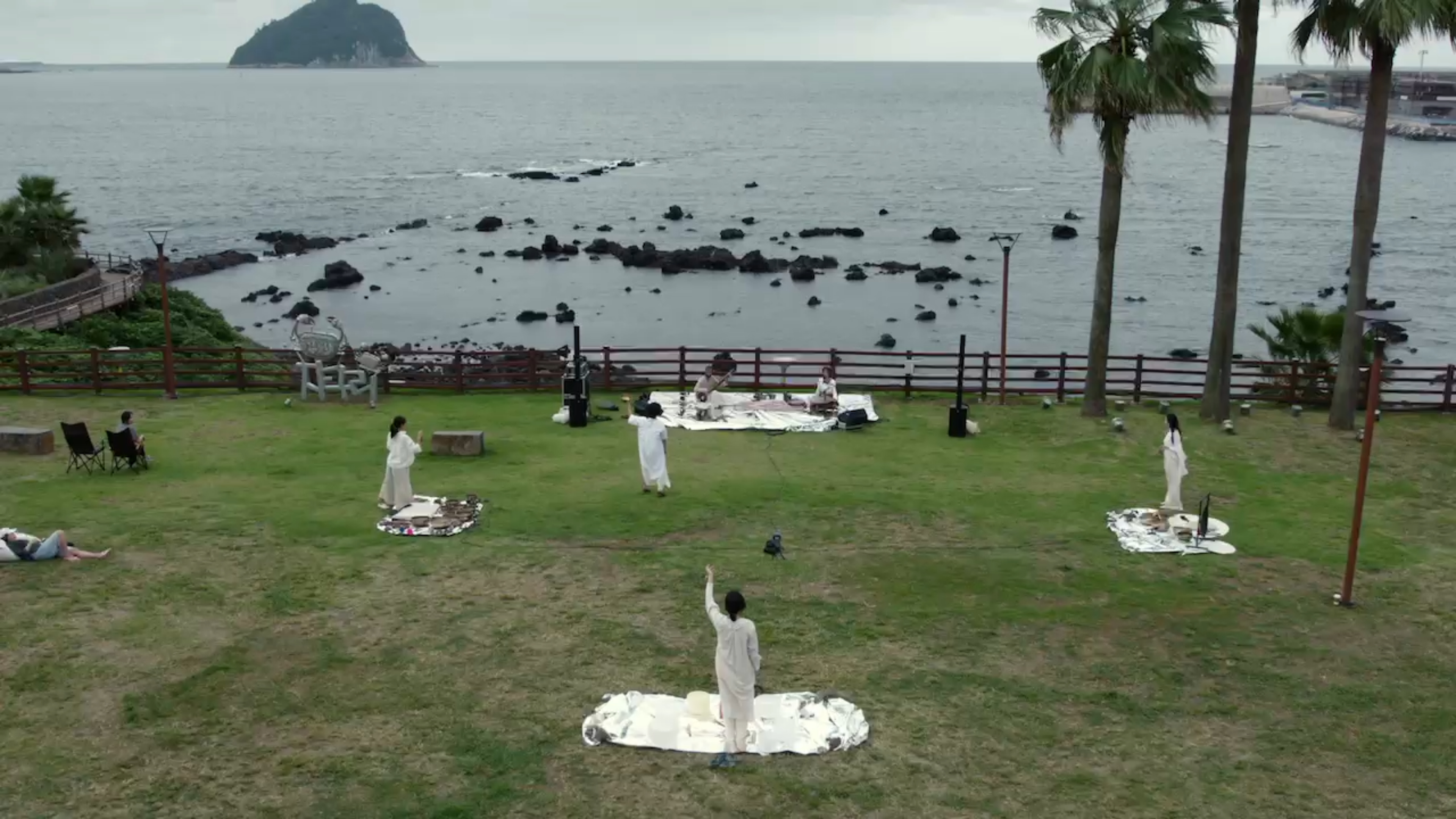 Overhead view of the spatial arrangement of Healing Tide